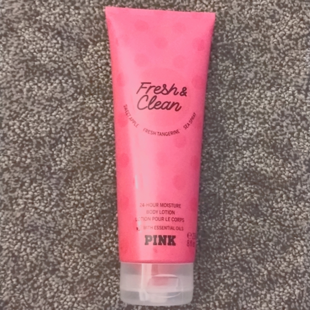 VS Pink Fresh and Clean Lotion Brand New